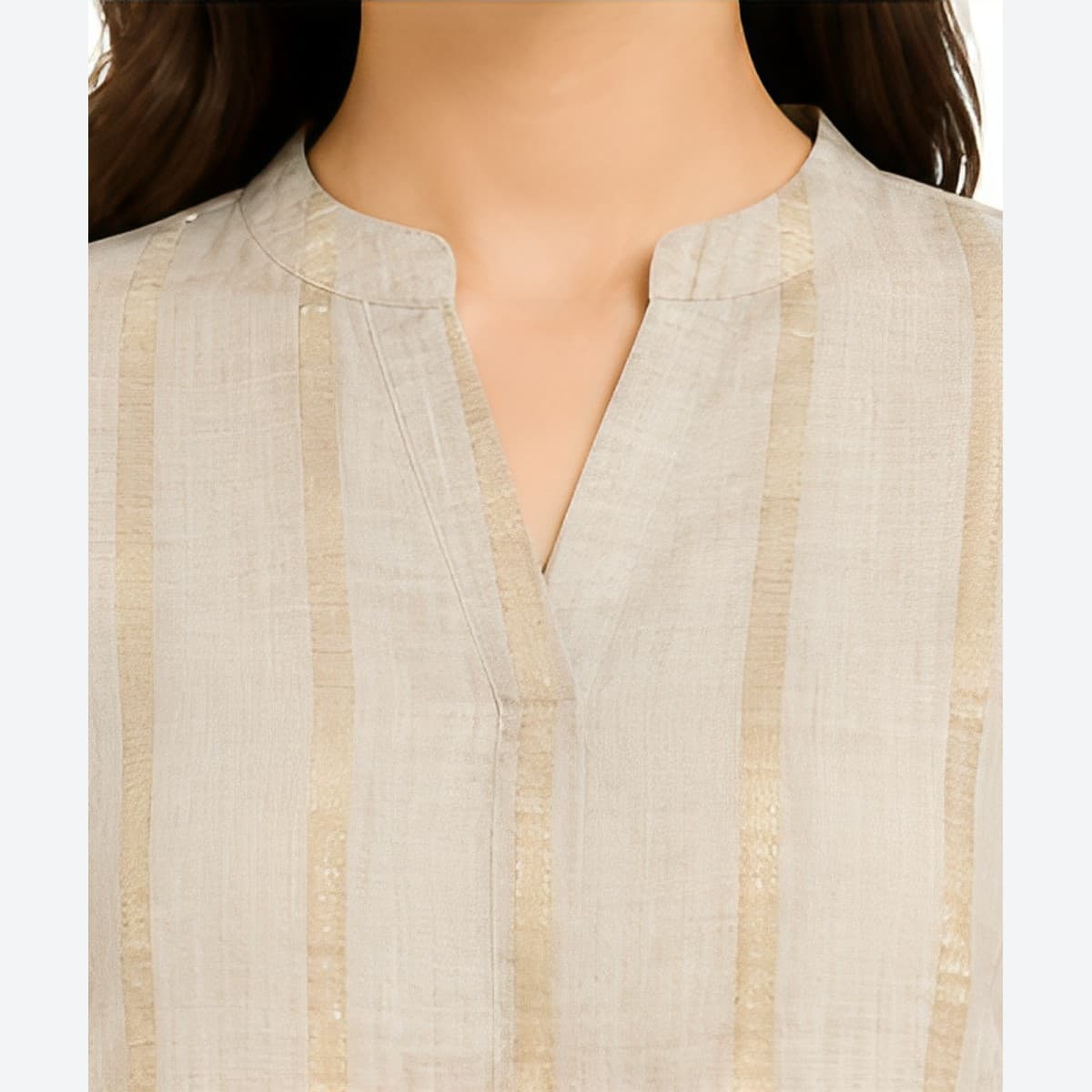 neckline detail