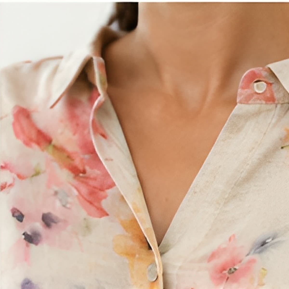 neckline detail