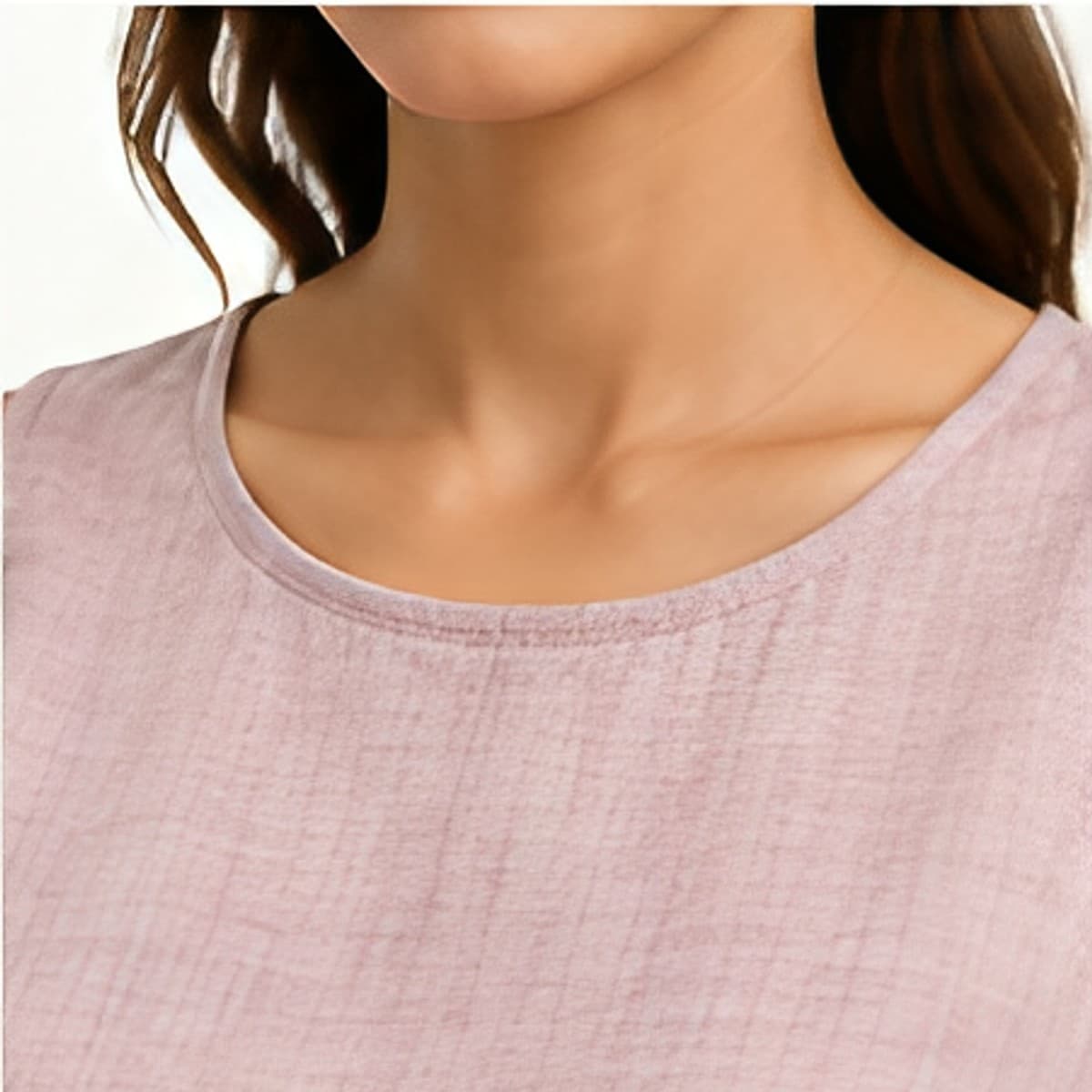 neckline detail